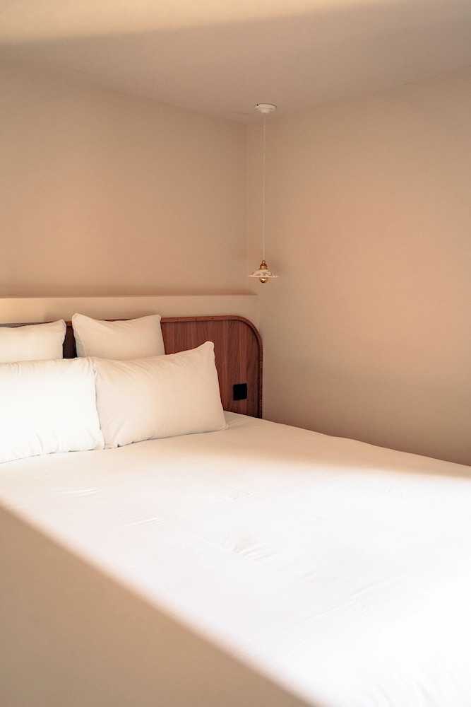 Habitación cuádruple superior del hotel Camelia International. Foto 1