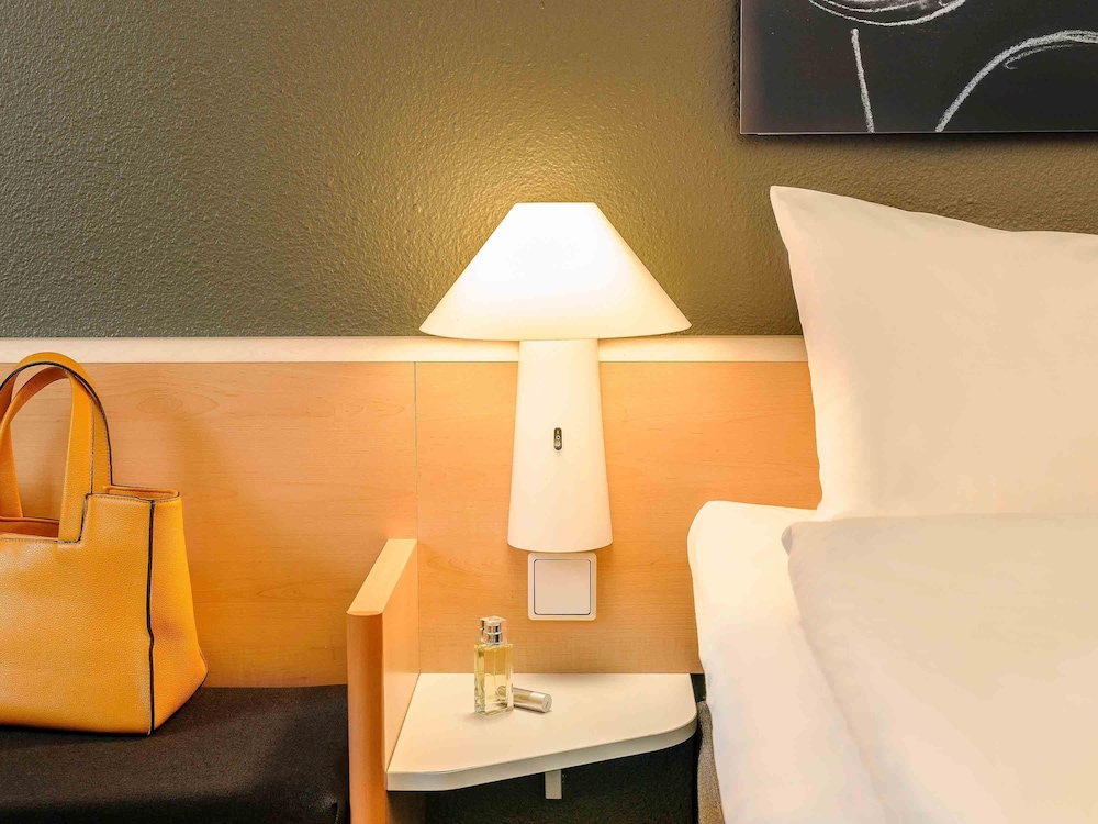 Habitación estándar con 2 camas individuales del hotel Ibis Wien City. Foto 1
