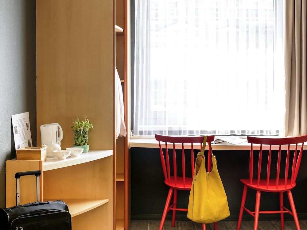 Habitación estándar con 2 camas individuales del hotel Ibis Wien City. Foto 2