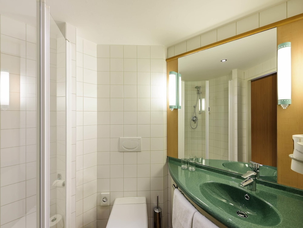 Habitación estándar con 2 camas individuales del hotel Ibis Wien City. Foto 3