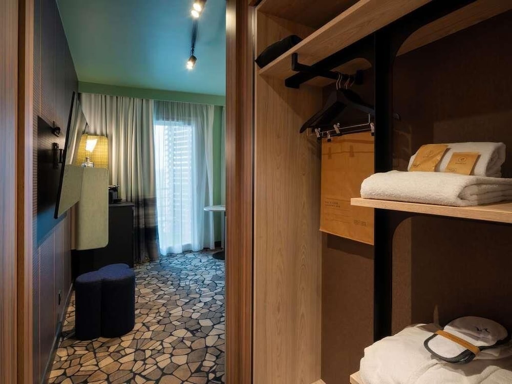 Habitación Privilege con 1 cama doble, con balcón del hotel Mercure Libourne Saint-emilion. Foto 3