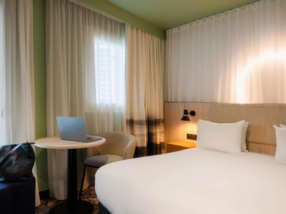 Habitación Privilege con 1 cama doble, con balcón del hotel Mercure Libourne Saint-emilion. Foto 4