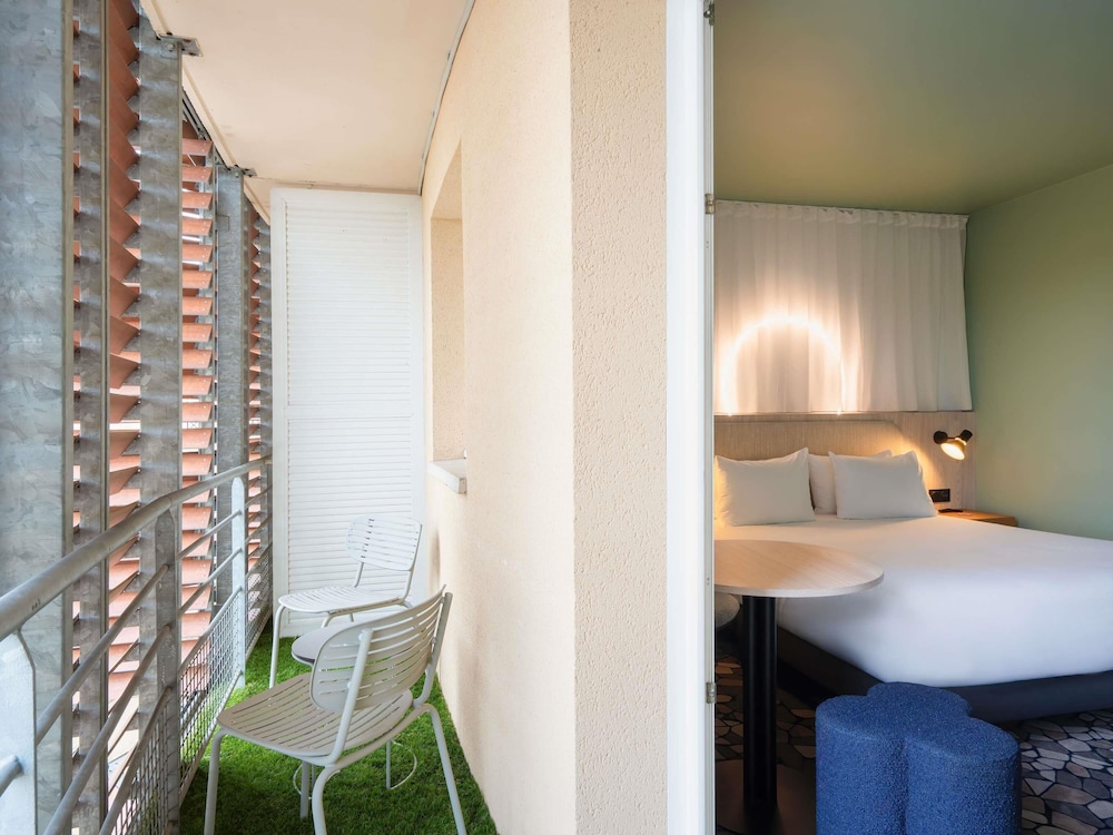 Habitación Privilege con 1 cama doble, con balcón del hotel Mercure Libourne Saint-emilion. Foto 6