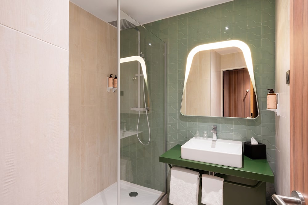 Habitación Privilege con 1 cama doble, con balcón del hotel Mercure Libourne Saint-emilion. Foto 7