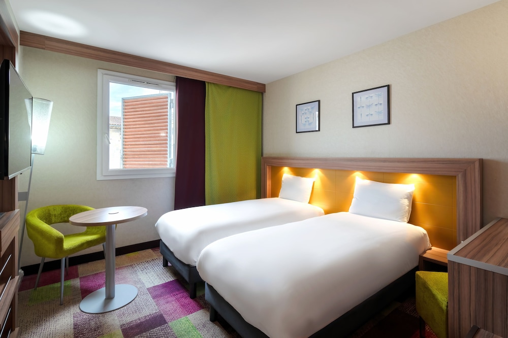 Estándar 2 camas individuales del hotel Mercure Libourne Saint-emilion. Foto 1