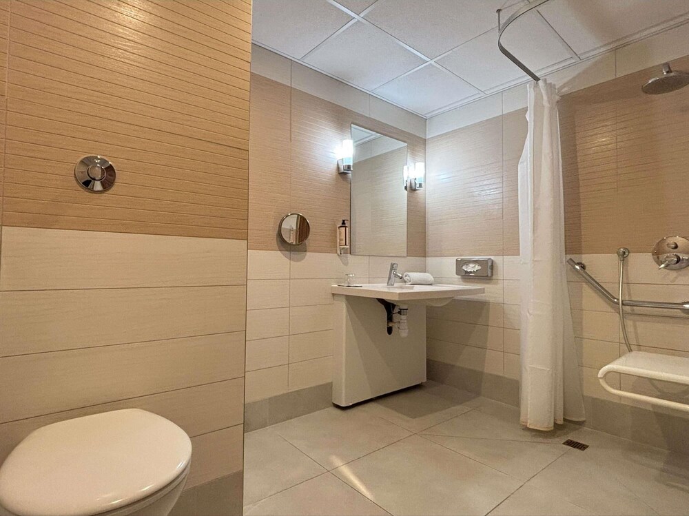 Habitación Estándar Accesible con 1 cama doble del hotel Mercure Libourne Saint-emilion. Foto 2