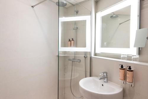 Habitación Doble Clásica - 2 camas del hotel Mercure Paris Montparnasse Raspail. Foto 4