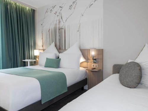Habitación Doble Privilege con sofá cama del hotel Mercure Paris Montparnasse Raspail. Foto 6
