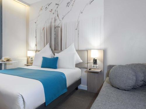 Habitación Doble Privilege con sofá cama del hotel Mercure Paris Montparnasse Raspail. Foto 7