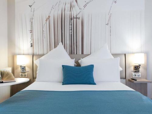 Habitación Doble Privilege con sofá cama del hotel Mercure Paris Montparnasse Raspail. Foto 8
