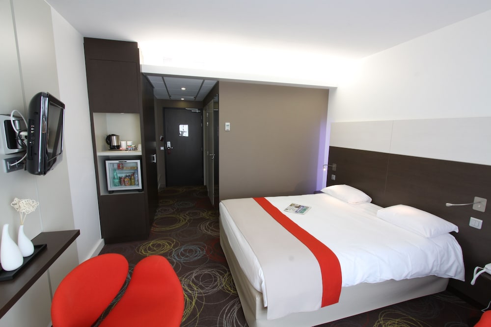 Habitación Superior - 1 cama doble del hotel Mercure Niort Marais Poitevin. Foto 2