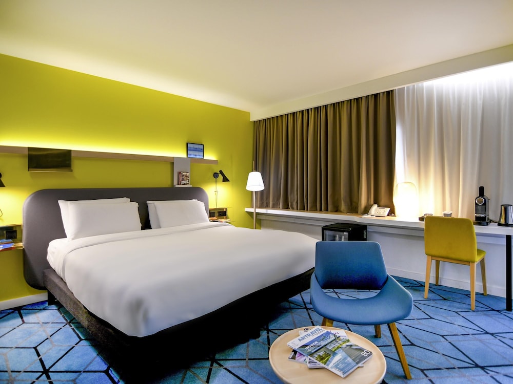 Habitación Superior, vistas al canal St Felix - 1 cama doble del hotel Mercure Nantes Centre Gare. Foto 4