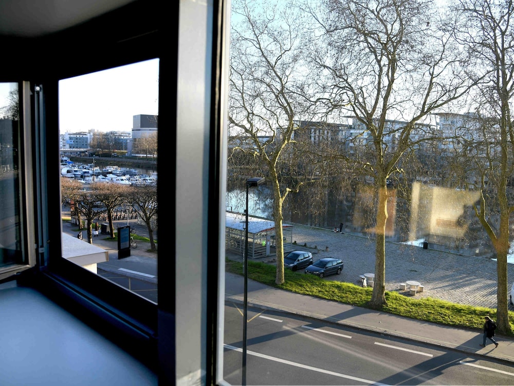 Habitación Superior, vistas al canal St Felix - 1 cama doble del hotel Mercure Nantes Centre Gare. Foto 5