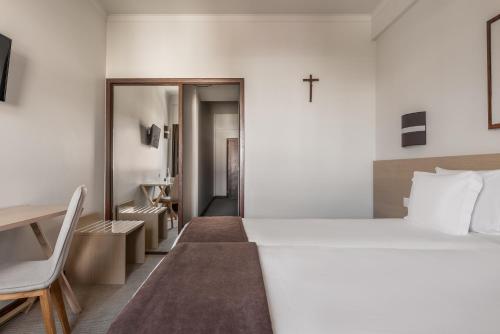 Habitación Doble con vistas al santuario - 1 o 2 camas del hotel Crisol Tres Pastorinhos. Foto 1