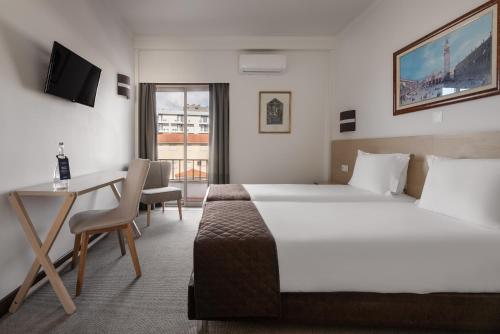 Habitación Doble con balcón y vistas al santuario - 2 camas individuales del hotel Crisol Tres Pastorinhos. Foto 1