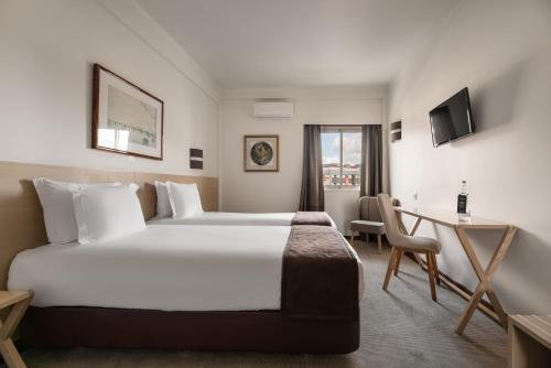 Habitación Doble con balcón y vistas al santuario - 2 camas individuales del hotel Crisol Tres Pastorinhos. Foto 3