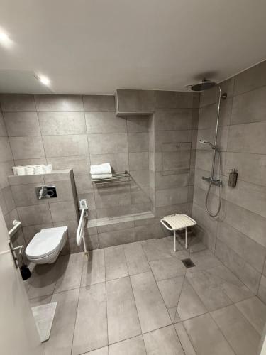 Habitación Doble adaptada para personas con movilidad reducida del hotel Mary's République. Foto 3