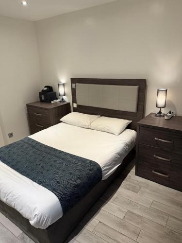 Habitación Doble adaptada para personas con movilidad reducida del hotel Mary's République. Foto 6