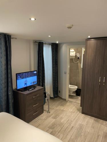 Habitación Triple del hotel Mary's République. Foto 2