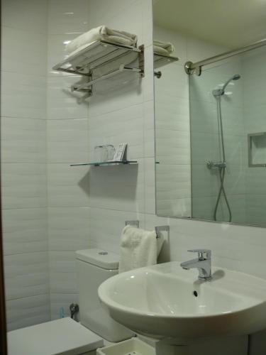 Habitación Triple del hotel La Hispanidad. Foto 1