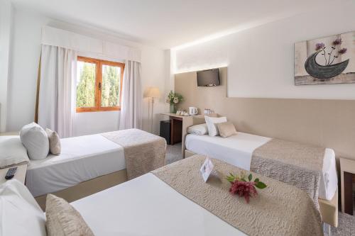 Habitación Triple del hotel Plaza Del Castillo. Foto 4