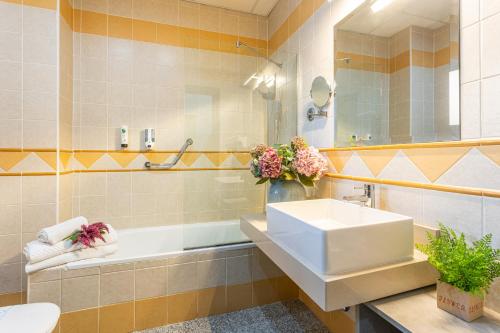 Suite Junior Familiar del hotel Plaza Del Castillo. Foto 3