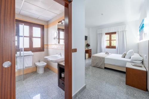 Habitación Doble adaptada para personas con movilidad reducida del hotel Plaza Del Castillo. Foto 4