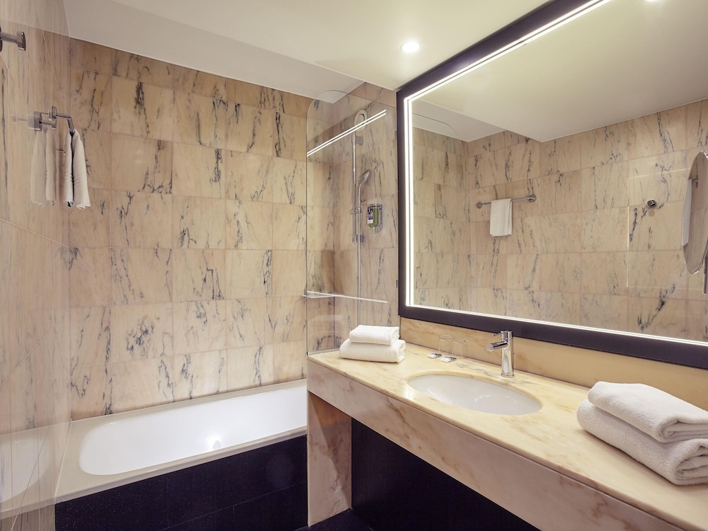 Habitación superior, 1 cama doble del hotel Mercure Paris Saint-ouen. Foto 3