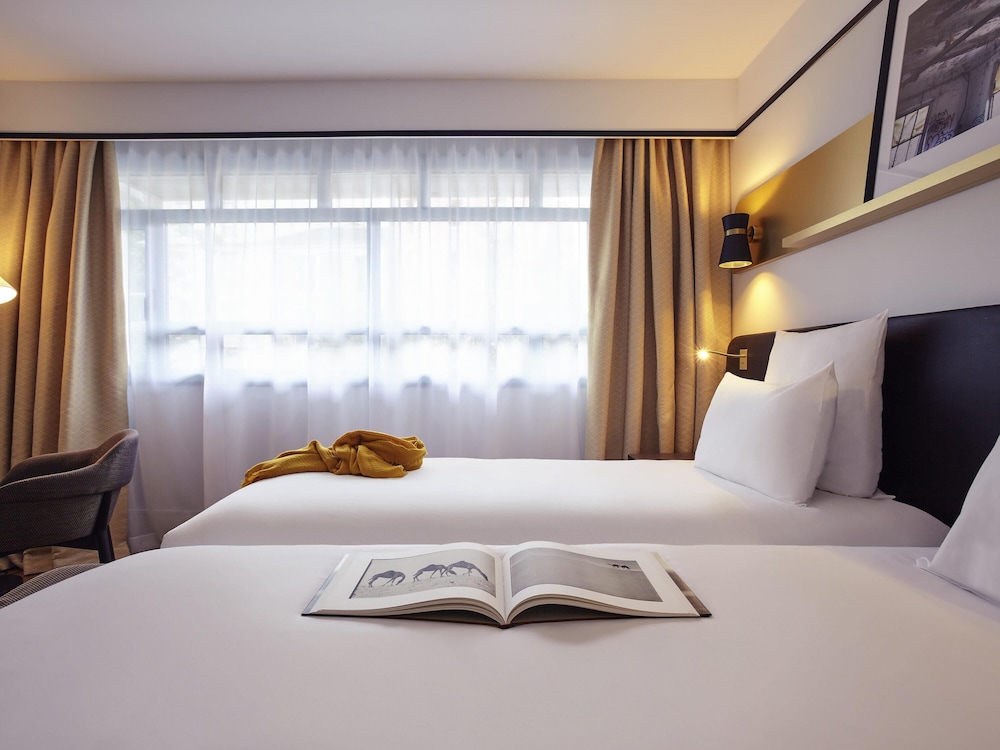 Habitación superior con 2 camas individuales, 2 camas individuales del hotel Mercure Paris Saint-ouen. Foto 4