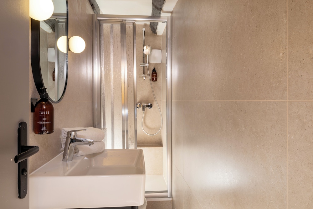 Habitación con 2 camas individuales del hotel Louvre Marsollier Opéra. Foto 3