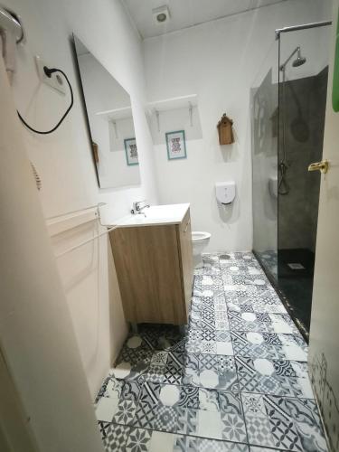 Habitación Doble con balcón y baño compartido - 2 camas del hotel Feel Hostels Soho Malaga
