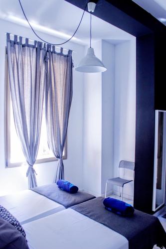 Habitación Doble con baño del hotel Feel Hostels Soho Malaga. Foto 3
