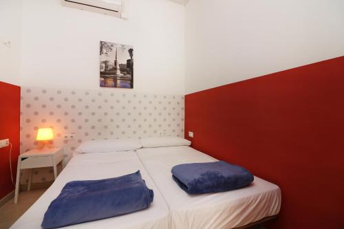 Habitación Doble Pequeña - 2 camas del hotel Feel s City Center. Foto 5