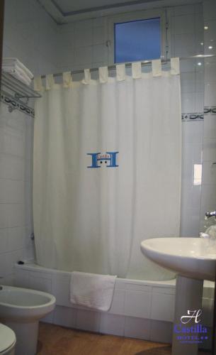 Habitación Cuádruple del hotel Castilla. Foto 1