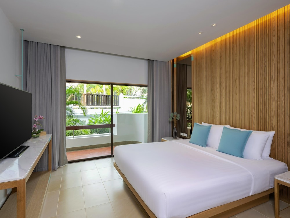 Suite Premier 1 Cama King Size, Vistas al Mar, Sala de Estar del hotel Novotel Rayong Rim Pae Resort. Foto 1
