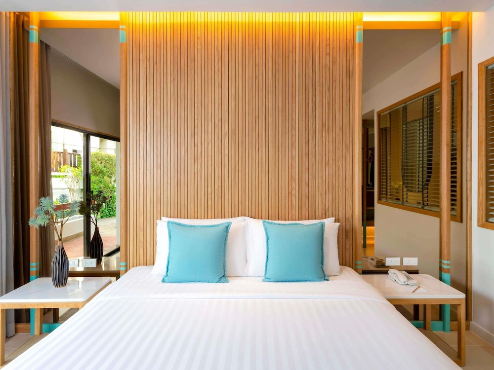 Suite Premier 1 Cama King Size, Vistas al Mar, Sala de Estar del hotel Novotel Rayong Rim Pae Resort. Foto 4