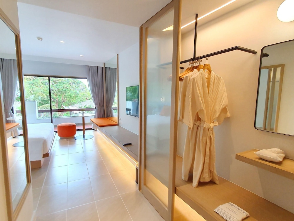 Habitación Premier 1 Cama King Size, Vistas al Jardín del hotel Novotel Rayong Rim Pae Resort. Foto 9