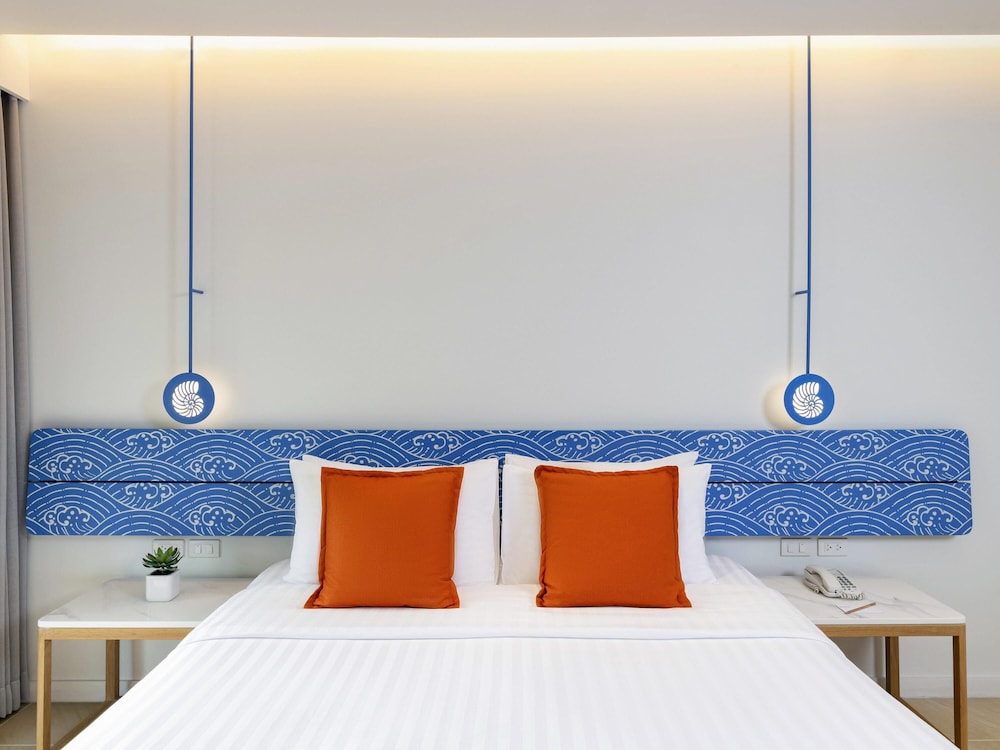 Habitación Premier 1 Cama King Size, Vistas a la Piscina del hotel Novotel Rayong Rim Pae Resort. Foto 9