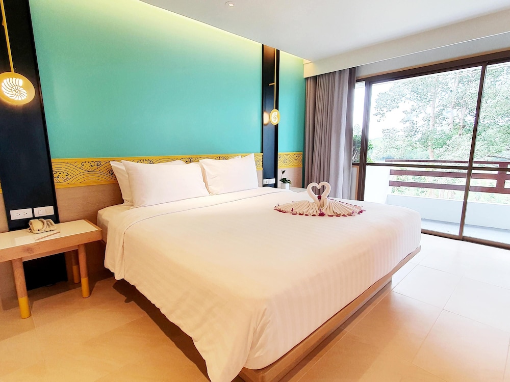 Suite Superior 1 Cama King Size, Vistas al Mar, Sala de Estar del hotel Novotel Rayong Rim Pae Resort