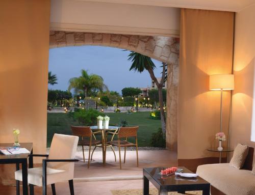 Habitación Deluxe con vistas al jardín - 2 camas del hotel Mövenpick Resort El Sokhna. Foto 1