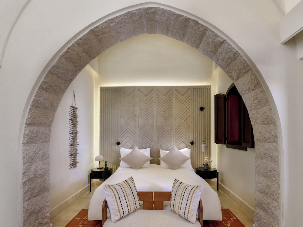 Suite junior, 1 cama de matrimonio, vistas al mar del hotel Mövenpick Resort El Quseir