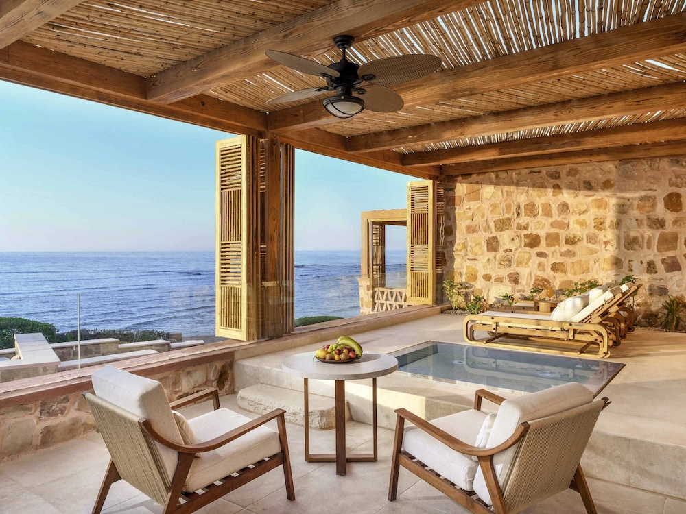 Suite junior, 1 cama de matrimonio, vistas al mar del hotel Mövenpick Resort El Quseir. Foto 1