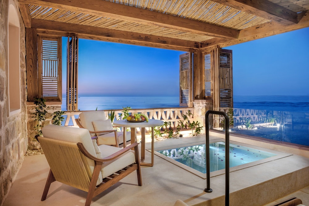 Suite junior, 1 cama de matrimonio, vistas al mar del hotel Mövenpick Resort El Quseir. Foto 3