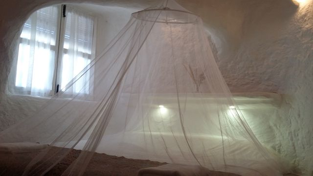 Cueva (2 adultos) del hotel Al Jatib. Foto 1