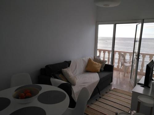 Apartamento Balcón o Terraza Con Cocina 1 Cama king 1 habitación Sofá Cama incluido del hotel Rocamar. Foto 8