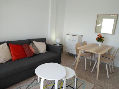 Apartamento de 1 dormitorio con balcón y vistas al mar del hotel Rocamar