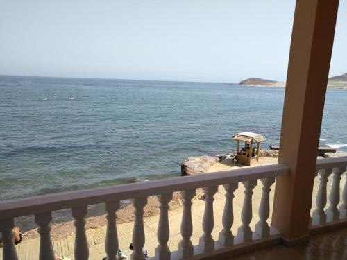 Apartamento de 1 dormitorio con balcón y vistas al mar del hotel Rocamar. Foto 1