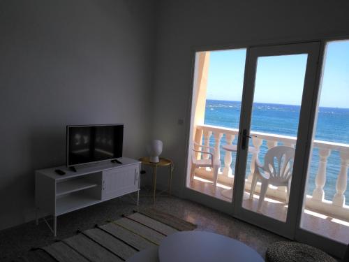 Apartamento de 1 dormitorio con balcón y vistas al mar del hotel Rocamar. Foto 3