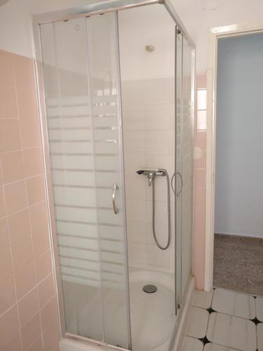 Apartamento de 1 dormitorio con balcón y vistas al mar del hotel Rocamar. Foto 7