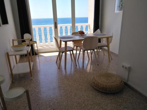 Apartamento de 1 dormitorio con balcón del hotel Rocamar. Foto 1
